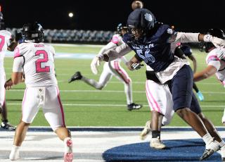 Gentleman Davis puts some heat on West Broward quarterback Jayden Miller. (Scott J. Bryan, Tribune & Georgian)