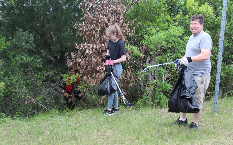 Julia Roberts/News-Leader Hundreds of Florida and Georgia residents participated in the St. Marys River Cleanup effort Saturday that was sponsored by the St. Marys Riverkeeper and Keep Nassau Beautiful.