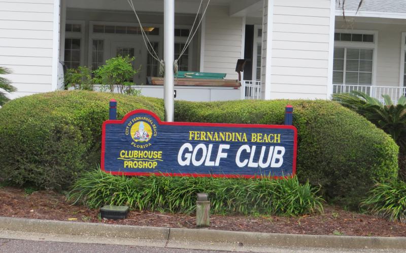 Fernandina Beach commissioners voted 4-1 last week for the city to continue to manage and operate the Fernandina Beach Golf Club.