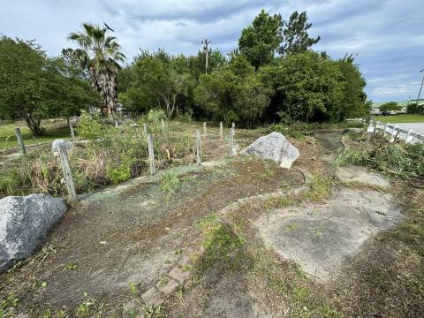 A group of Camden County residents cleaned up an old mini-golf course in hope the county would reopen it.