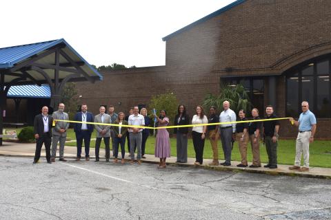 Kingsland Elementary School recently hosted a ribbon-cutting ceremony after its first full-scale renovation since the school opened in 1992.