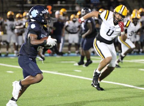 Camden County running back Julian Dailey looks for running room after catching a screen pass from William Jackson on Friday.