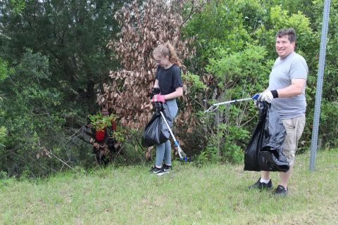 Julia Roberts/News-Leader Hundreds of Florida and Georgia residents participated in the St. Marys River Cleanup effort Saturday that was sponsored by the St. Marys Riverkeeper and Keep Nassau Beautiful.