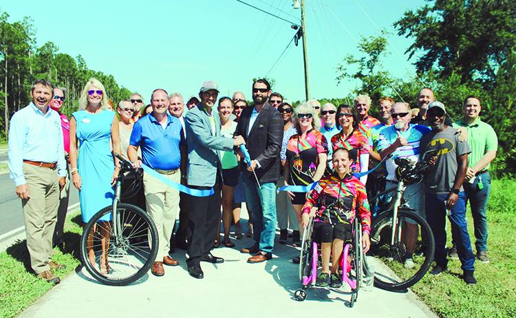Ribbon cutting for Laurel Island Parkway Trail/Photo by Kate Wain