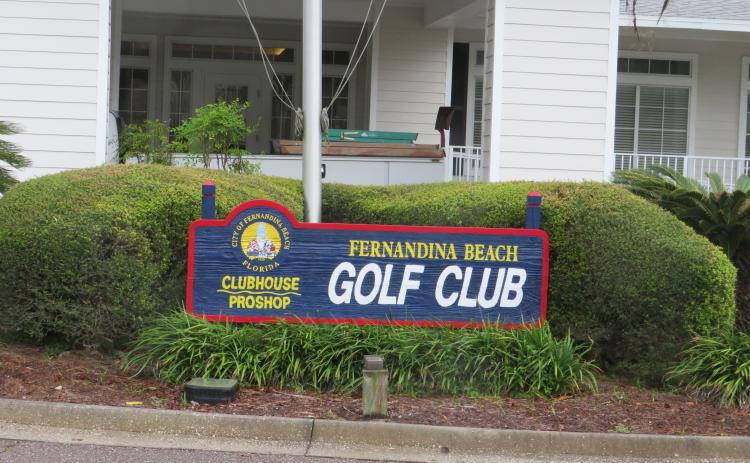 Fernandina Beach commissioners voted 4-1 last week for the city to continue to manage and operate the Fernandina Beach Golf Club.
