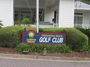 Fernandina Beach commissioners voted 4-1 last week for the city to continue to manage and operate the Fernandina Beach Golf Club.